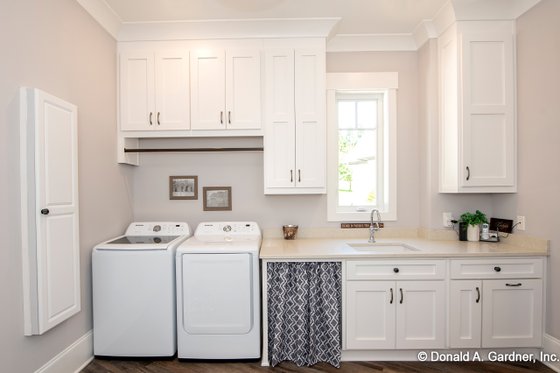 Interior - Laundry for Craftsman House Plan #929-340 - 5 bed, 4 bath