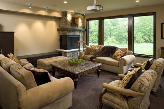 Interior - Family Room for Traditional House Plan #56-605 - 4 bed, 4.5 bath