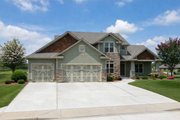 Bungalow Style House Plan - 4 Beds 4 Baths 2704 Sq/Ft Plan #20-1759 Exterior 