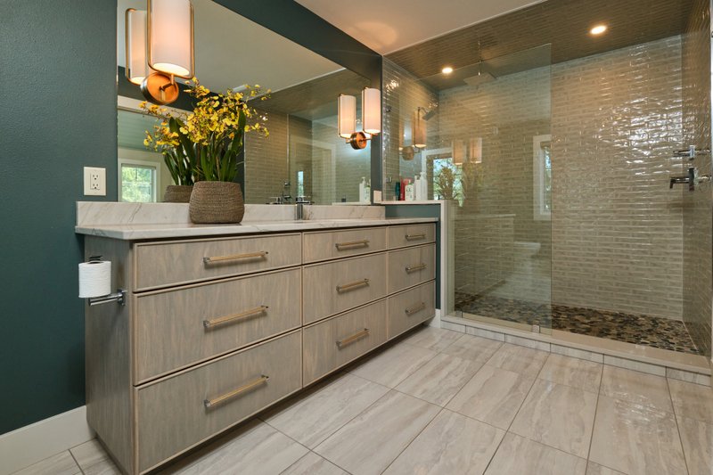 Home Plan - Interior - Master Bathroom for Cottage House Plan #928-397 - 4 bed, 4 bath