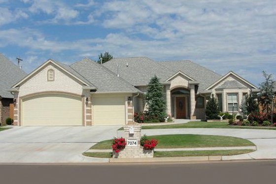 Exterior - Front Elevation for Traditional House Plan #65-332 - 4 bed, 2.5 bath