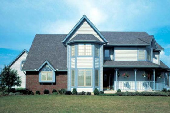 Exterior - Front Elevation for Traditional House Plan #312-233 - 4 bed, 3.5 bath