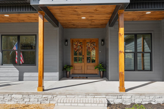 Exterior - Covered Porch for Farmhouse House Plan #123-122 - 3 bed, 2 bath