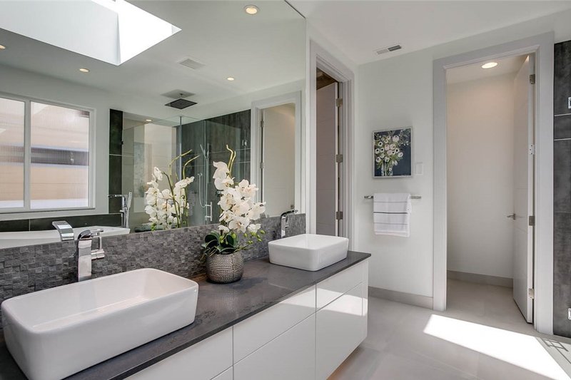 Home Plan - Interior - Master Bathroom 1 for Modern House Plan #1066-10 - 4 bed, 3 bath