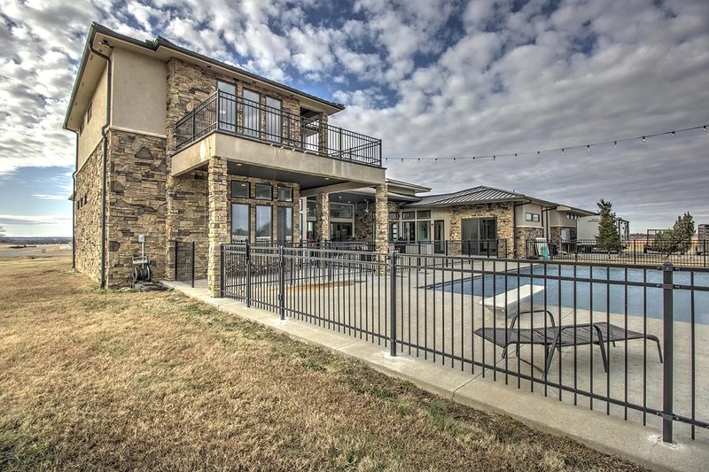 Architectural House Design - Exterior - Rear Elevation 8 for Contemporary House Plan #935-5 - 4 bed, 4 bath