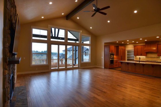 Interior - Family Room for Craftsman House Plan #124-1024 - 3 bed, 2.5 bath