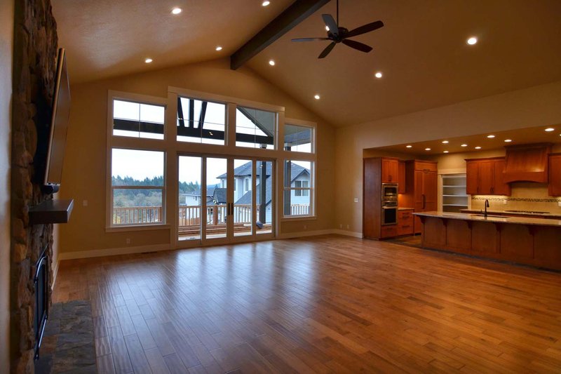 Home Plan - Interior - Family Room for Craftsman House Plan #124-1024 - 3 bed, 2.5 bath