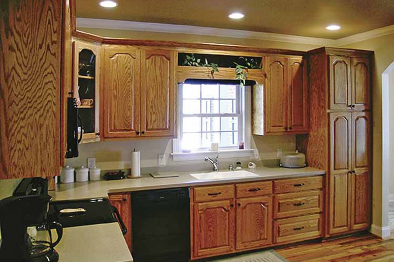Home Plan - Interior - Kitchen for Country House Plan #314-281 - 3 bed, 3.5 bath