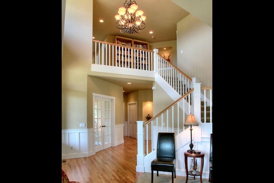 Interior - Entry for Craftsman House Plan #132-121 - 4 bed, 2.5 bath