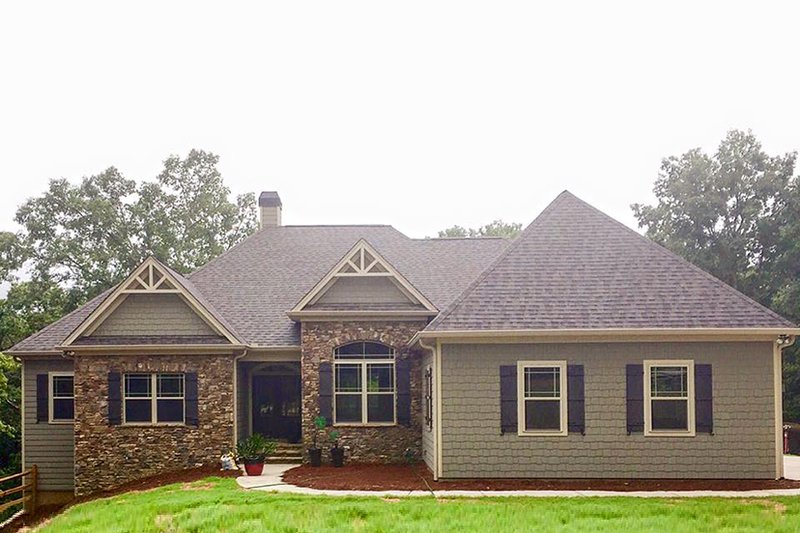 Dream House Plan - Craftsman Exterior - Front Elevation Plan #437-75