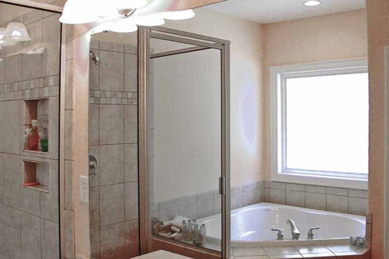 Home Plan - Interior - Bathroom for Ranch House Plan #314-222 - 3 bed, 2.5 bath