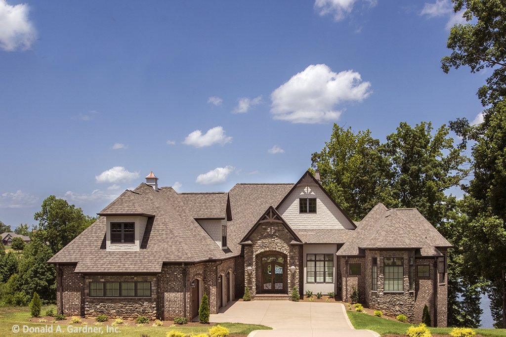 Tudor Style House Plan 4 Beds 4 5 Baths 3983 Sq Ft Plan Tudor Style House Plan 4 Beds 4 5 Baths 3983 Sq Ft Plan