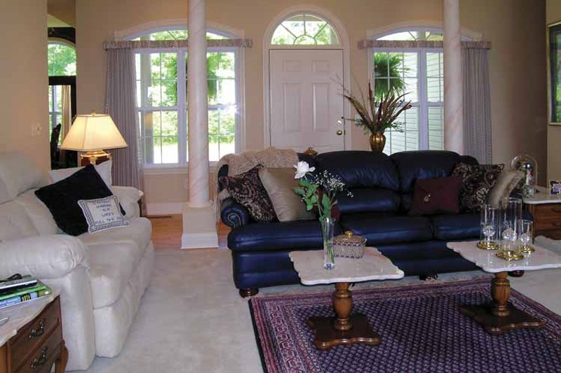 Dream House Plan - Interior - Entry for Ranch House Plan #456-81 - 3 bed, 2.5 bath