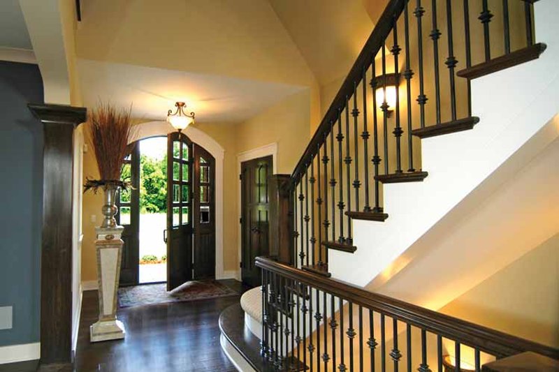 Home Plan - Interior - Entry for European House Plan #928-28 - 4 bed, 4.5 bath