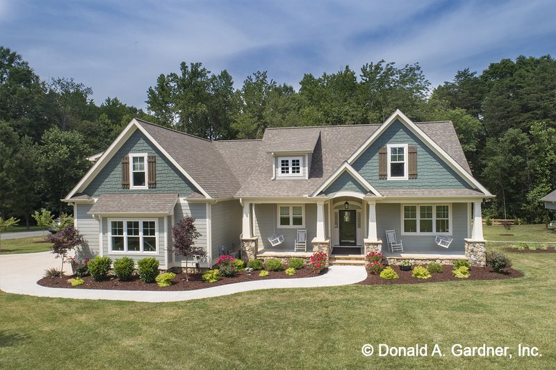 Dream House Plan - Craftsman Exterior - Front Elevation Plan #929-1043