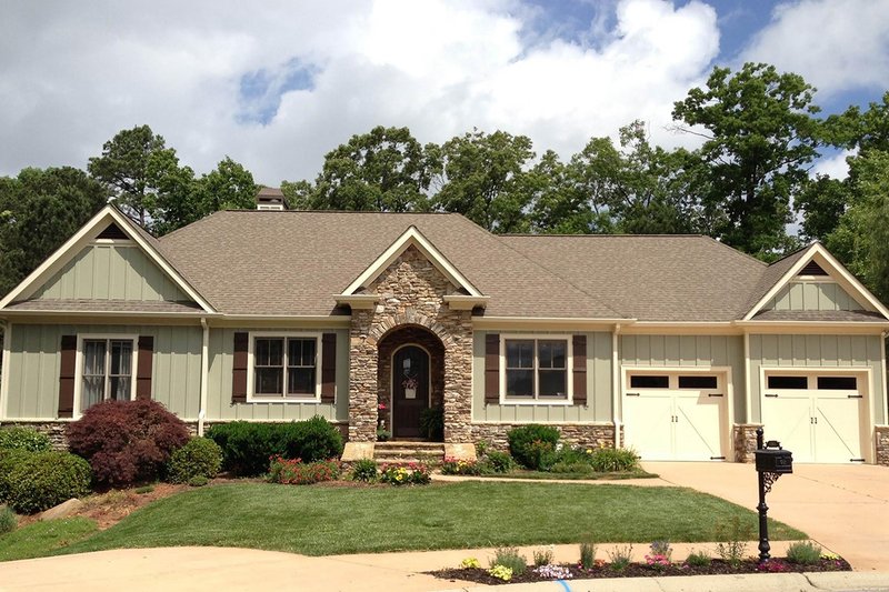 Home Plan - Country Exterior - Front Elevation Plan #437-43