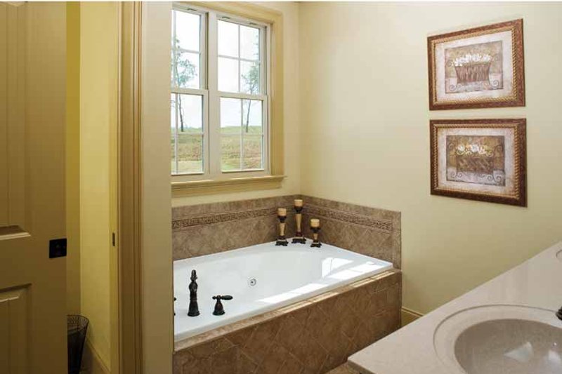 Home Plan - Interior - Master Bathroom for Country House Plan #929-634 - 3 bed, 2.5 bath