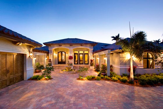 Exterior - Front Elevation for Mediterranean House Plan #548-2 - 4 bed, 4.5 bath