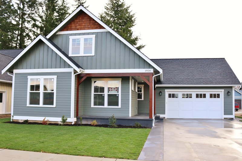 Home Plan - Craftsman Exterior - Front Elevation Plan #1070-50