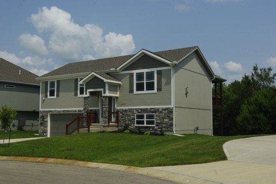 Exterior - Front Elevation 3 for Traditional House Plan #20-2347 - 3 bed, 2 bath
