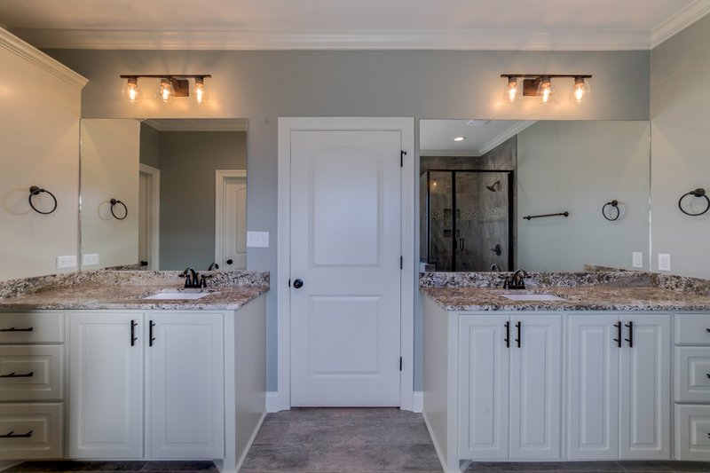 Dream House Plan - Interior - Master Bathroom 1 for Craftsman House Plan #430-172 - 3 bed, 2 bath