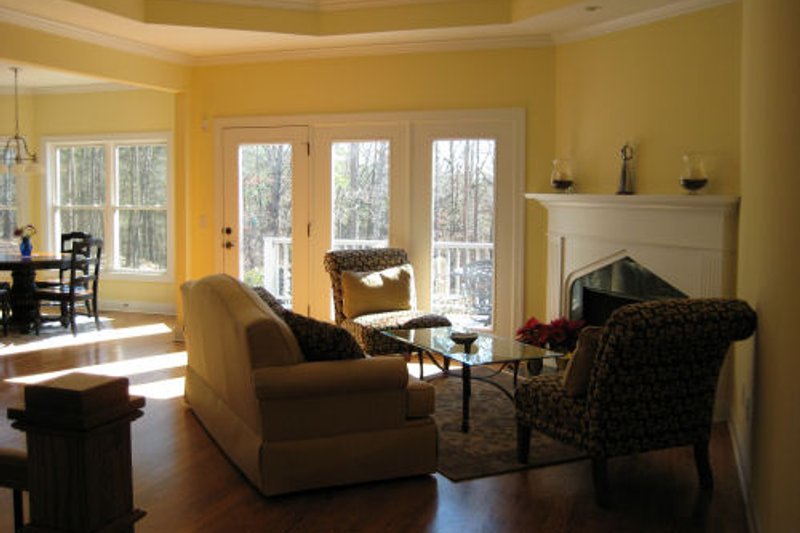 Home Plan - Interior - Family Room for Country House Plan #437-40 - 4 bed, 3.5 bath
