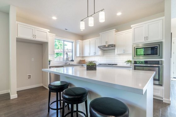 Interior - Kitchen for Traditional House Plan #124-1162 - 3 bed, 3 bath