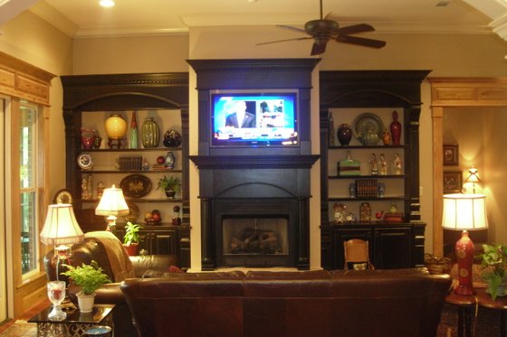 Interior - Family Room for Craftsman House Plan #430-148 - 3 bed, 2.5 bath