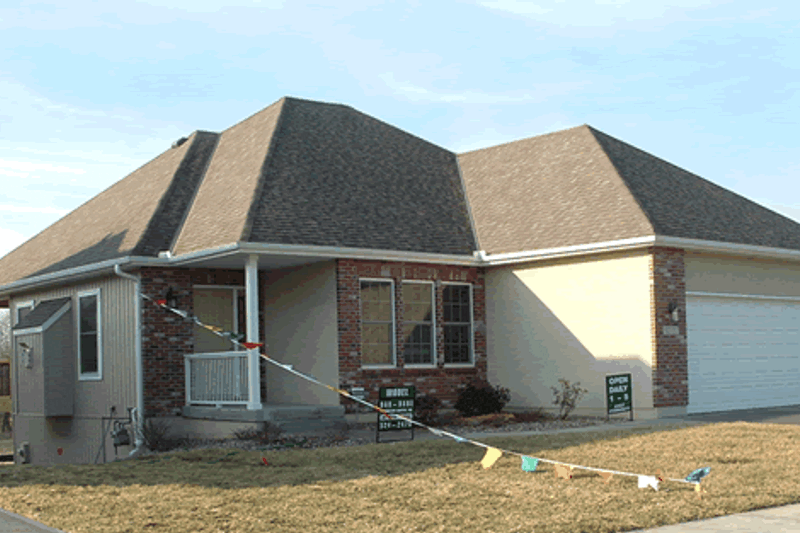 Dream House Plan - Traditional Exterior - Front Elevation Plan #20-1595