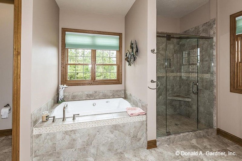 Home Plan - Interior - Master Bathroom for Craftsman House Plan #929-505 - 4 bed, 3 bath