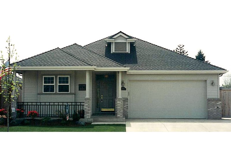 Dream House Plan - Exterior - Front Elevation Plan #124-357