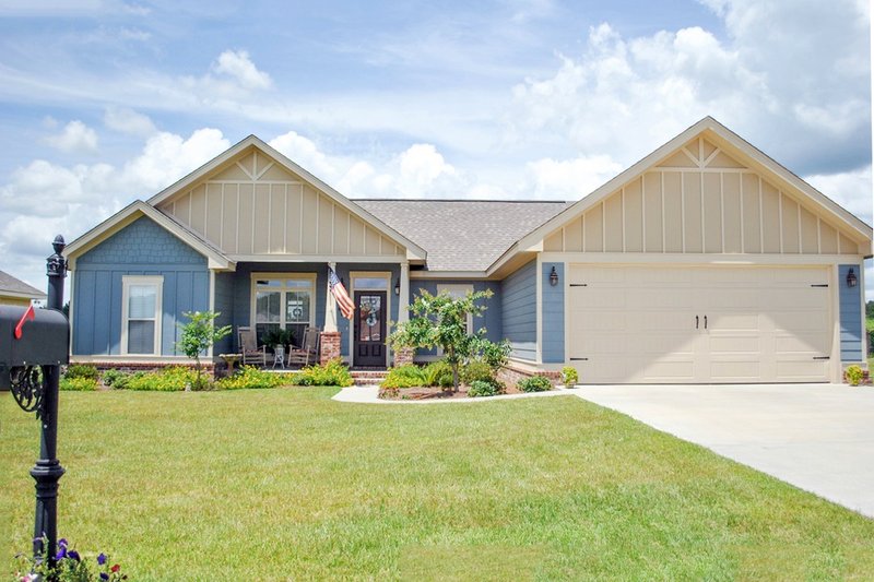 Dream House Plan - 1600 square foot craftsman
