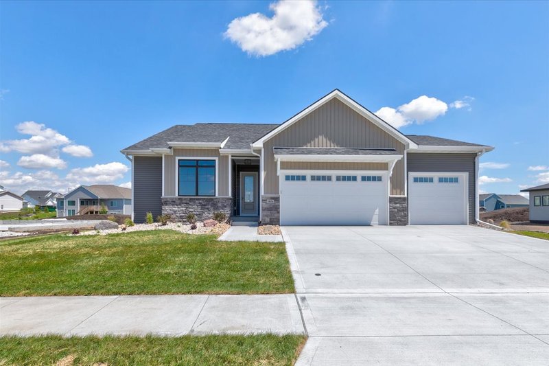 Home Plan - Modern Exterior - Front Elevation Plan #20-2475