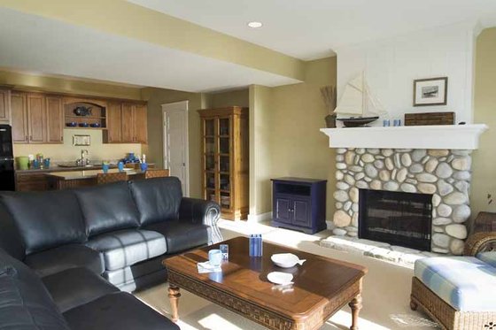 Interior - Family Room for Colonial House Plan #928-74 - 4 bed, 4 bath