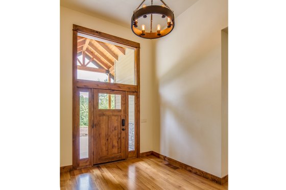 Interior - Entry for Craftsman House Plan #124-988 - 3 bed, 2.5 bath