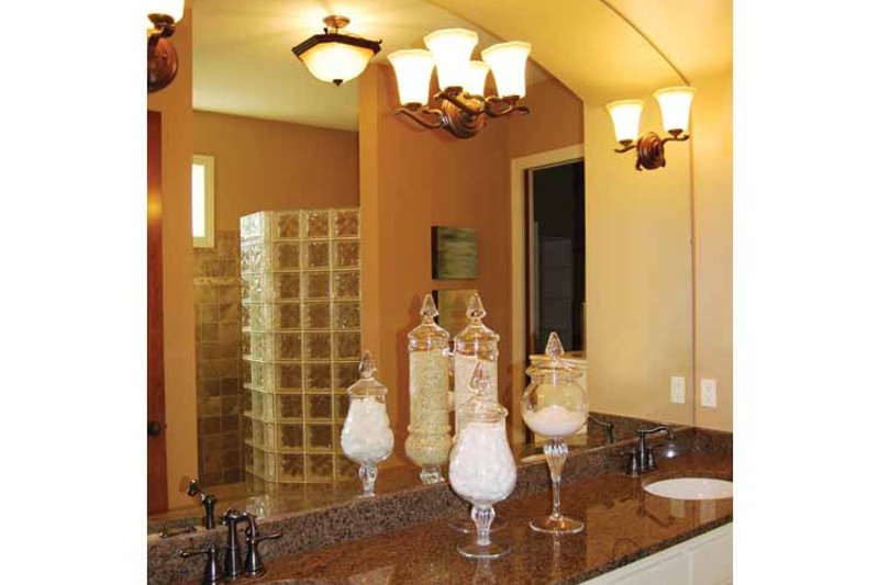 Dream House Plan - Interior - Bathroom for European House Plan #320-1003 - 3 bed, 2.5 bath