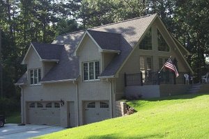 Front view - 1200 square traditional home