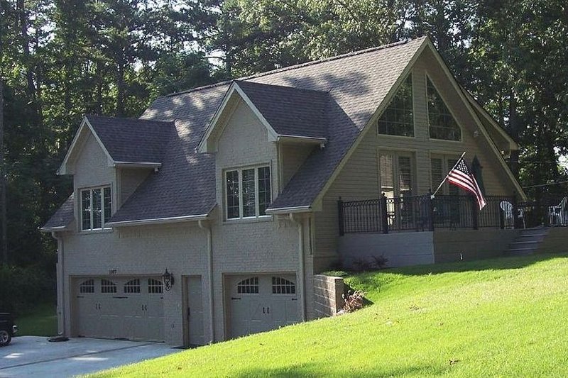 Dream House Plan - Front view - 1200 square traditional home