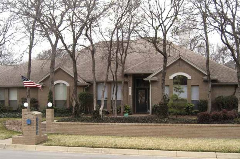 Home Plan - Traditional Exterior - Front Elevation Plan #84-774