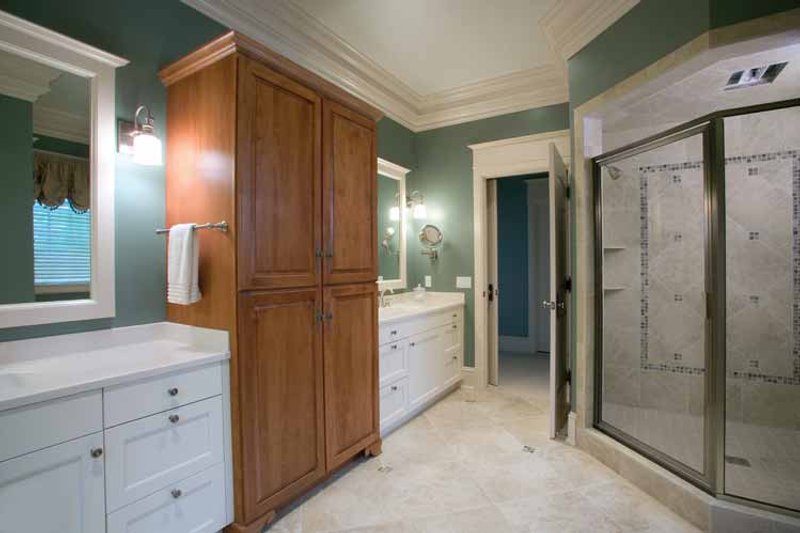 Home Plan - Interior - Bathroom for European House Plan #928-16 - 4 bed, 3.5 bath