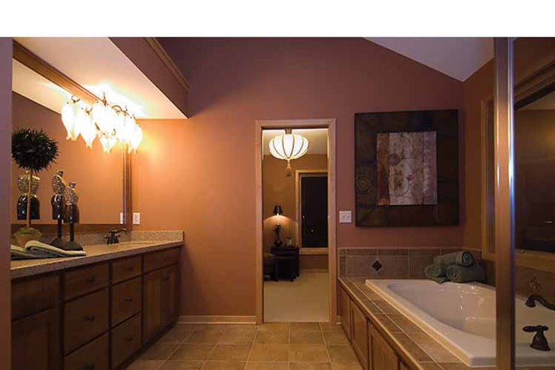 Dream House Plan - Interior - Master Bathroom for Prairie House Plan #51-1126 - 3 bed, 2.5 bath