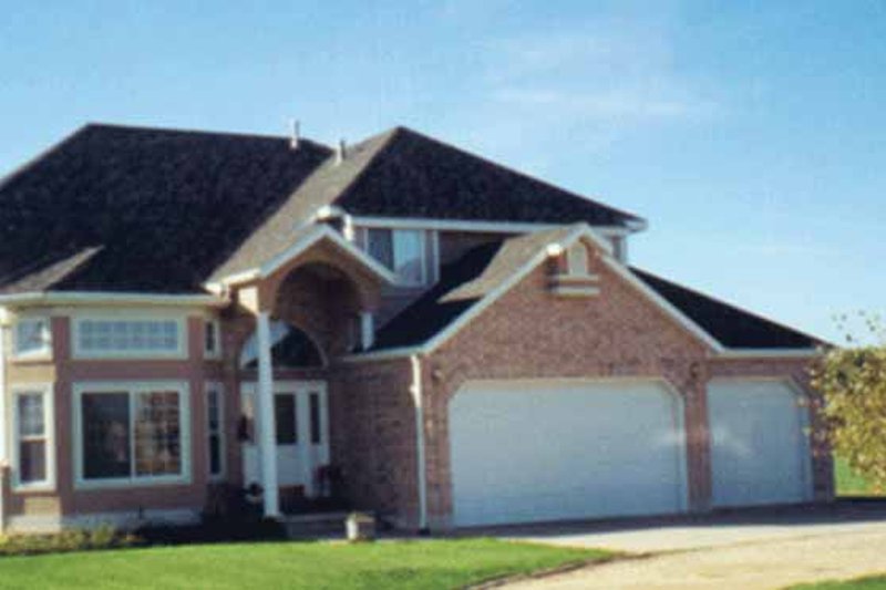 Dream House Plan - Traditional Exterior - Front Elevation Plan #945-36