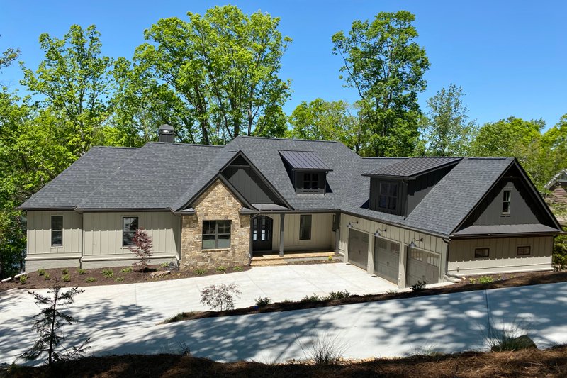 Architectural House Design - Craftsman Exterior - Front Elevation Plan #437-115