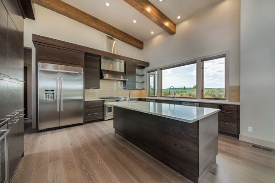 Interior - Kitchen for Traditional House Plan #892-25 - 3 bed, 3.5 bath