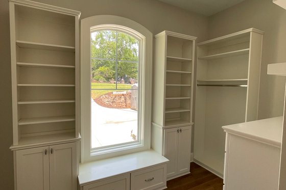 Interior - Master Bathroom 2 for Craftsman House Plan #437-122 - 4 bed, 4 bath