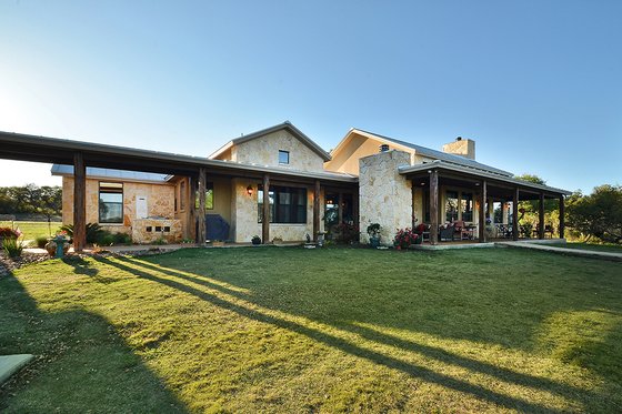 Modern design, Ranch style home, elevation photo