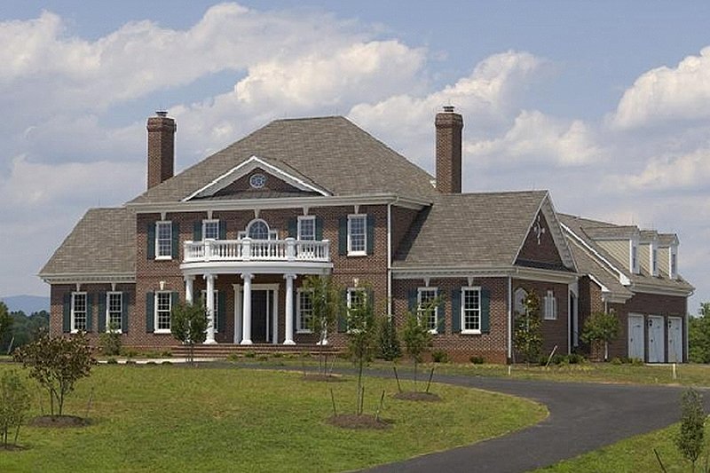 Colonial Style House Plan - 4 Beds 4 Baths 4489 Sq/Ft Plan #137-136