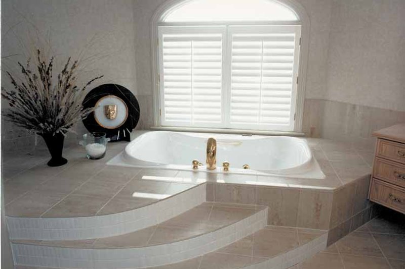 Home Plan - Interior - Bathroom 1 for Mediterranean House Plan #47-875 - 4 bed, 4.5 bath
