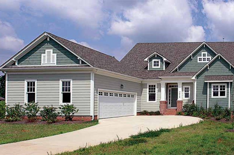 Dream House Plan - Craftsman Exterior - Front Elevation Plan #453-253