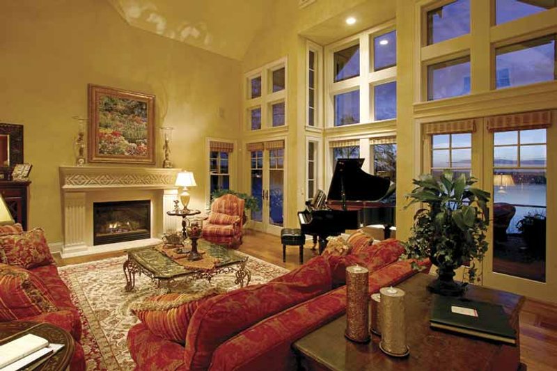 Home Plan - Interior - Family Room 2 for Craftsman House Plan #132-485 - 4 bed, 4.5 bath